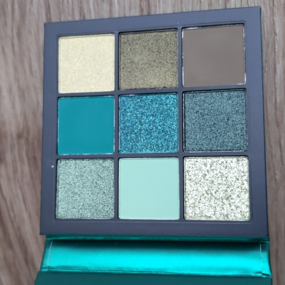 HUDA BEAUTY Other - Huda Beauty Emerald Obsessions Eyeshadow Palette